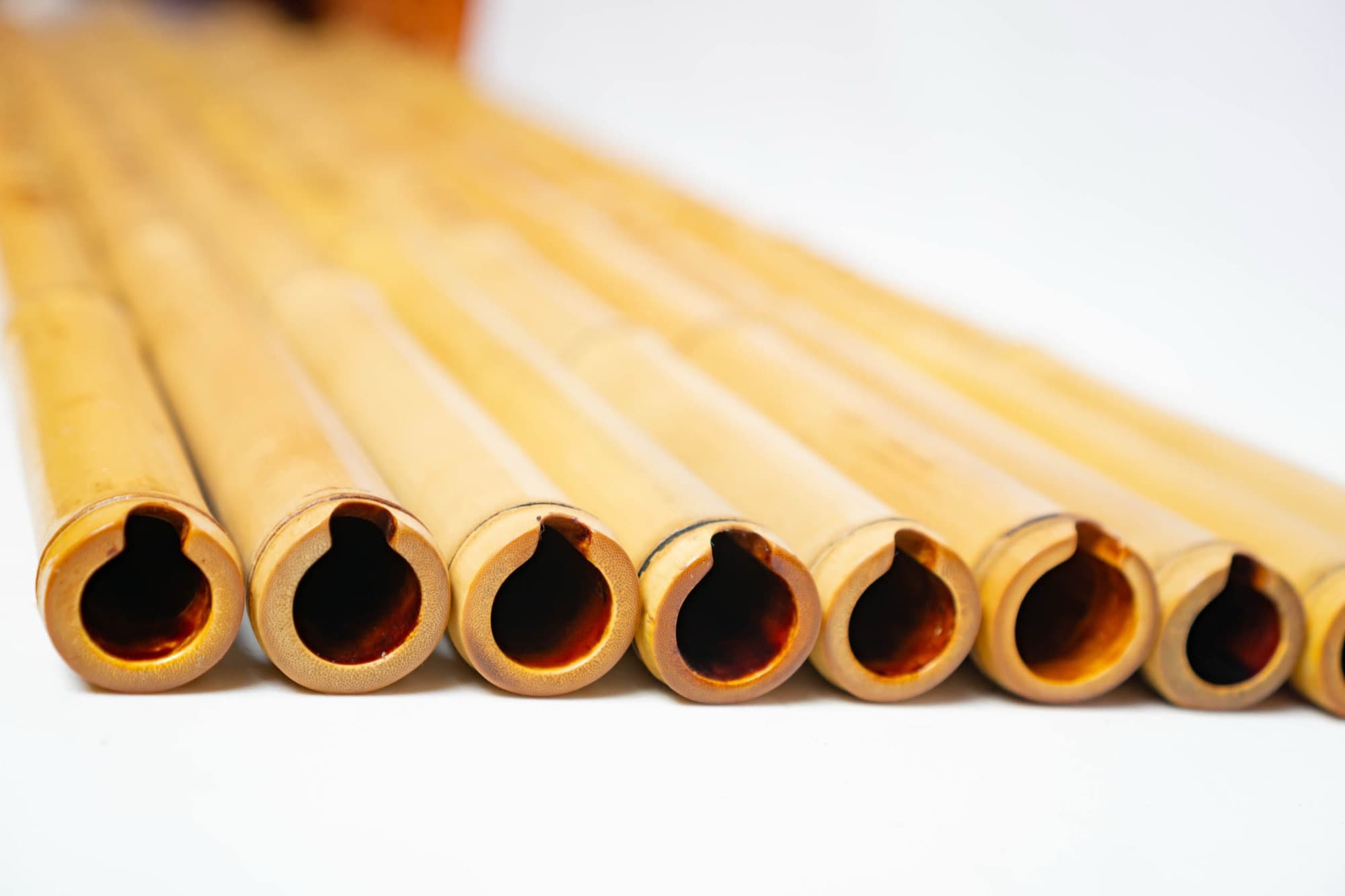 Miệng thổi động tiêu bát khổng khoét tinh xảo